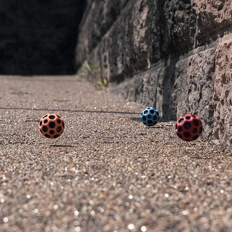 Hohe Bounce-Loch-Ball