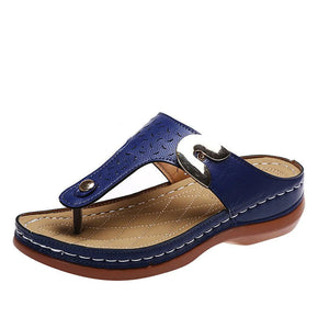 2022 Neue Damen-Metalldekor-Funktionsmuster-Keil-Flip-Flops